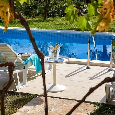 Luxury With Private Pool Queen Helena